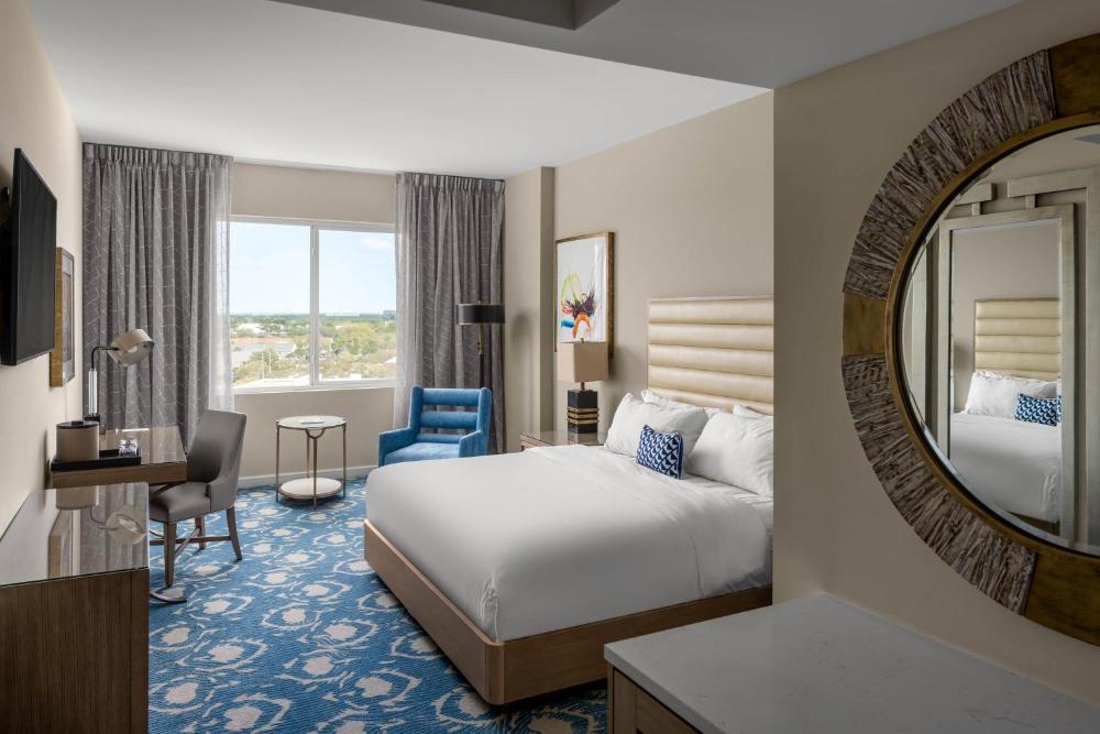 Bay View, Guest room, 1 King interior